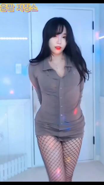 싱싱한 신혼부부들 무릎 까지게 박아대는구나 (8)