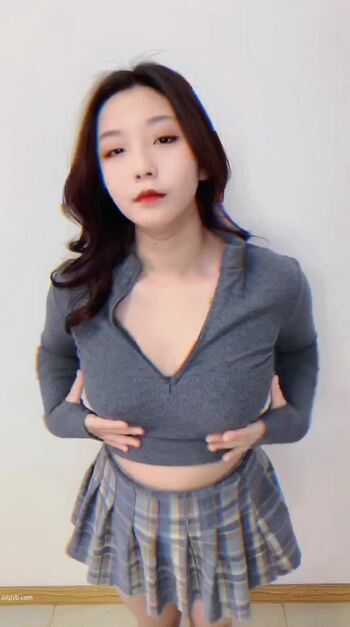 엄청 이쁜 @NEWXIAONEW 영상58개 (51)