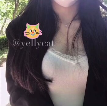 트위터야동 YELLYCAT 섹트 살색계 일탈 변녀 자영 쇼츠야동