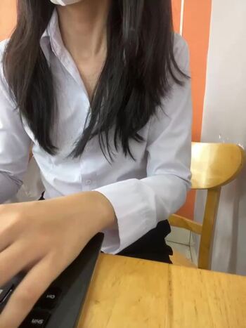 여친 젖가슴 빨고 보지 존나 (24)