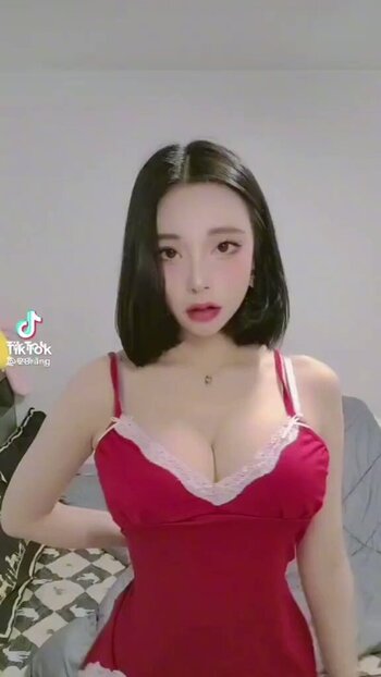 섹시한 틱톡커 리나짱 (@28rang) TikTok 빨간란제리 (야한동영상아니에요~)