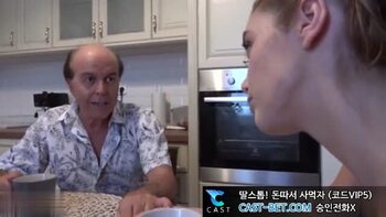 할아버지 기분좋게 해드리는 손녀