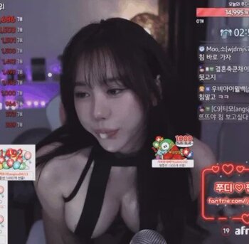 아프리카 19금티비 쇼츠움짤 침흘리기 미녀