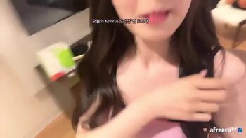 [아프리카] 빨간 팬티 20220503_2 - 1of2.mp4