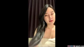 방송 중 텐션이 하늘을 찔러 보지가 벌려주는 BJ