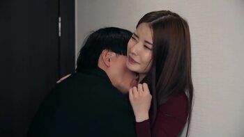 She Opens up to Be Touched (Korea)(2023)