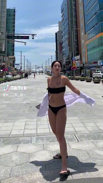 틱톡야동 해운대섹시녀 비키니거리활보 섹시영상