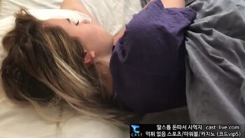 늦잠자는 딸을 깨워주는 거친방법